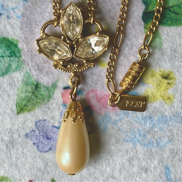 1928 JEWELRY CO | Vintage | Faux Pearl Drop Clear Rhinestone Y - Shape Necklace - Picture 2 of 16